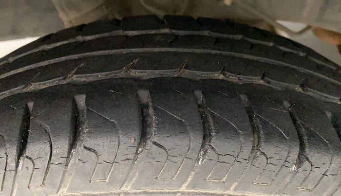 2017 Datsun Go T, Petrol, Manual, 30,774 km, Right Rear Tyre Tread