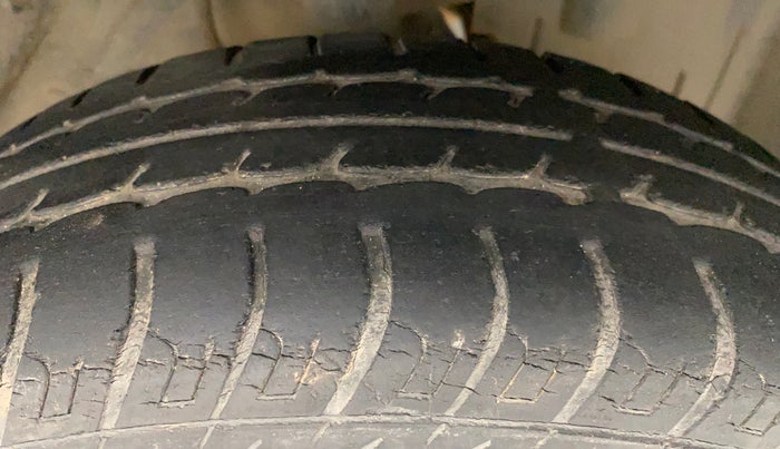 2017 Datsun Go T, Petrol, Manual, 30,774 km, Right Front Tyre Tread