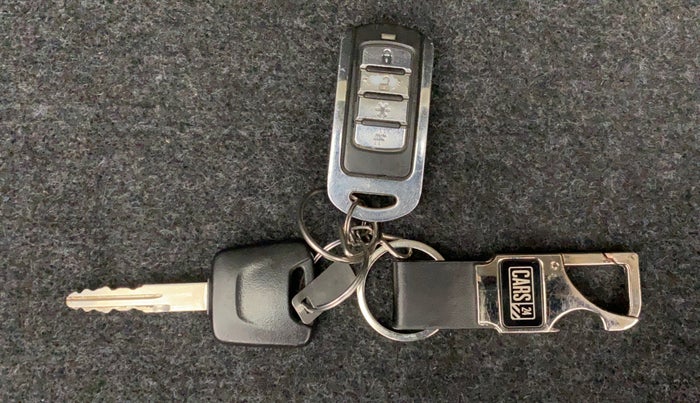 2017 Datsun Go T, Petrol, Manual, 30,774 km, Key Close Up