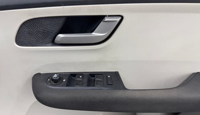 2024 Tata ALTROZ XZ CNG, CNG, Manual, 81,842 km, Driver Side Door Panels Control