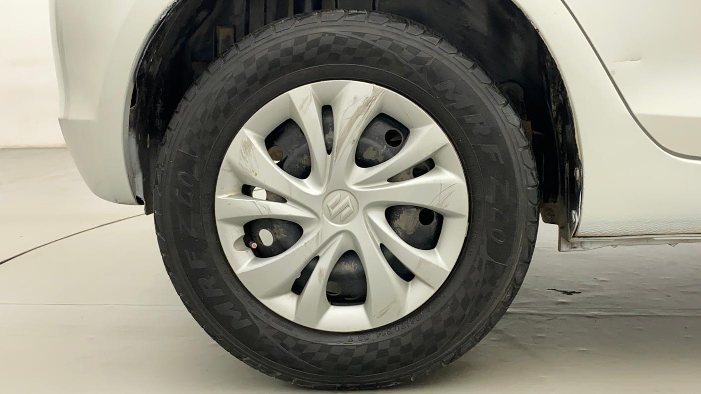 2015 Maruti Swift VXI, CNG, Manual, 97,377 km, Right Rear Wheel