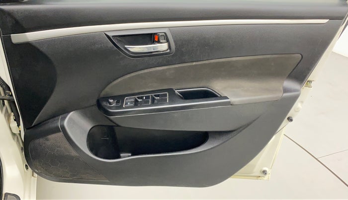 2015 Maruti Swift VXI, CNG, Manual, 97,377 km, Driver Side Door Panels Control