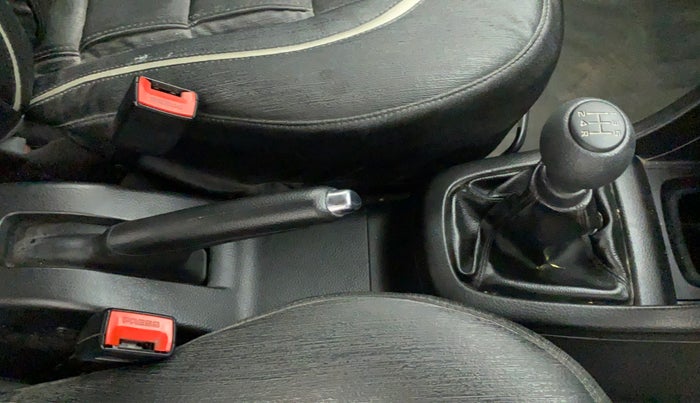 2015 Maruti Swift VXI, CNG, Manual, 97,377 km, Gear Lever