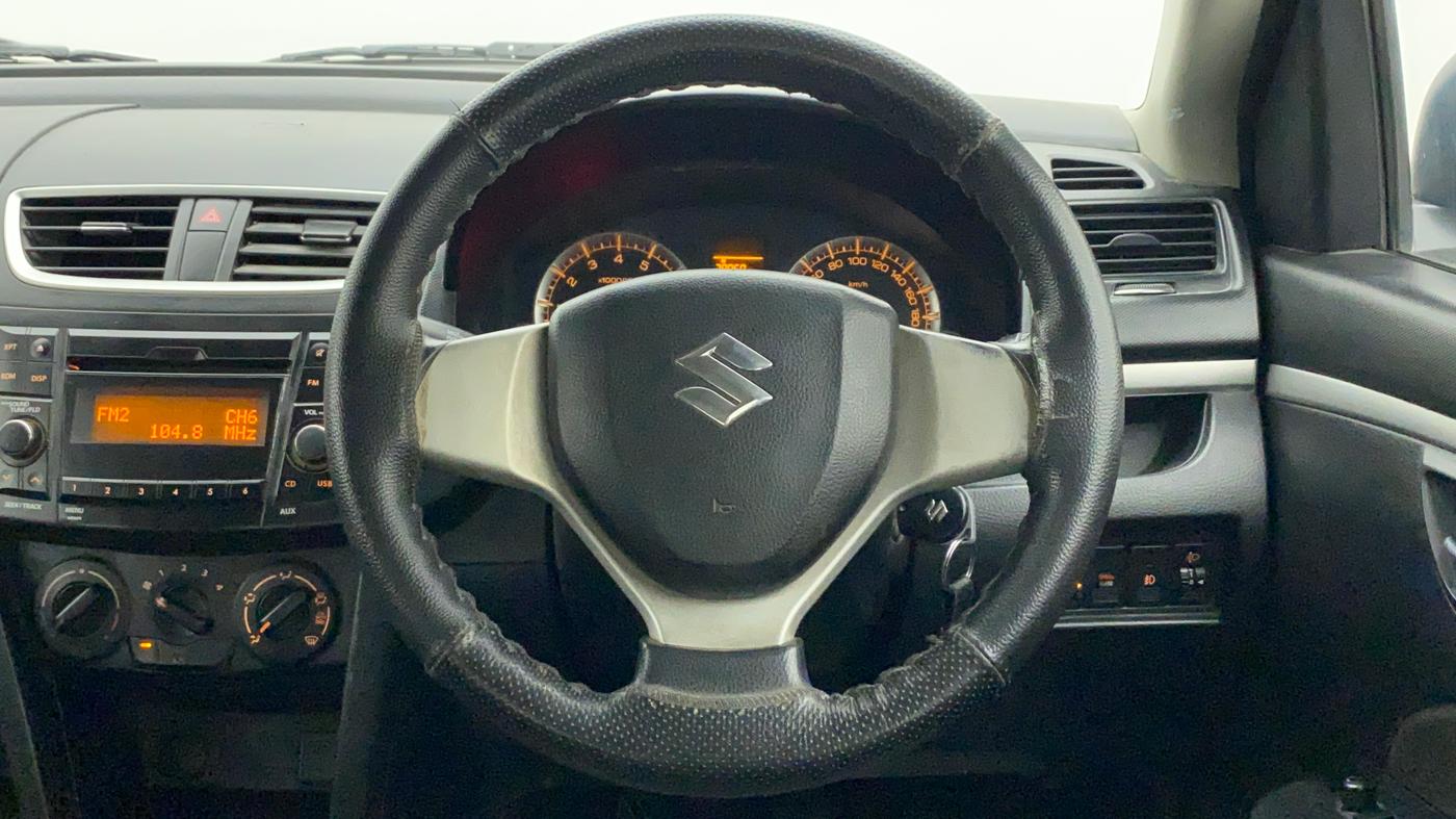 2015 Maruti Swift VXI, CNG, Manual, 97,377 km, Steering Wheel Close Up