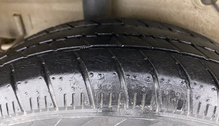 2019 Maruti Celerio VXI (O) CNG, CNG, Manual, 53,268 km, Right Rear Tyre Tread