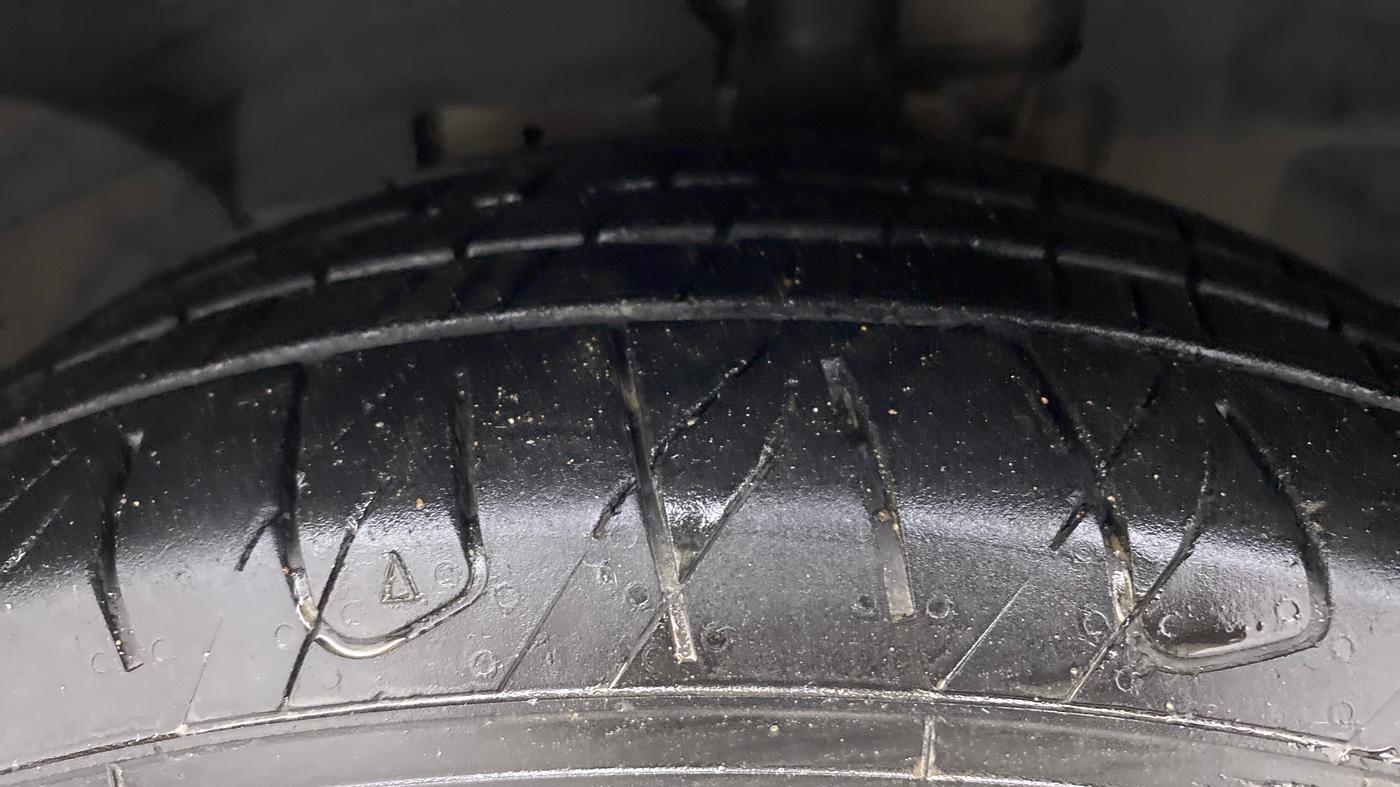 2019 Ford Ecosport TITANIUM + 1.5L DIESEL, Diesel, Manual, 1,08,632 km, Left Front Tyre Tread