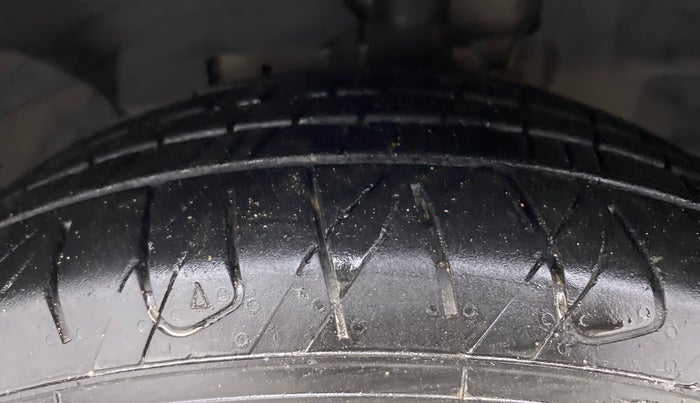 2019 Ford Ecosport TITANIUM + 1.5L DIESEL, Diesel, Manual, 1,08,632 km, Left Front Tyre Tread