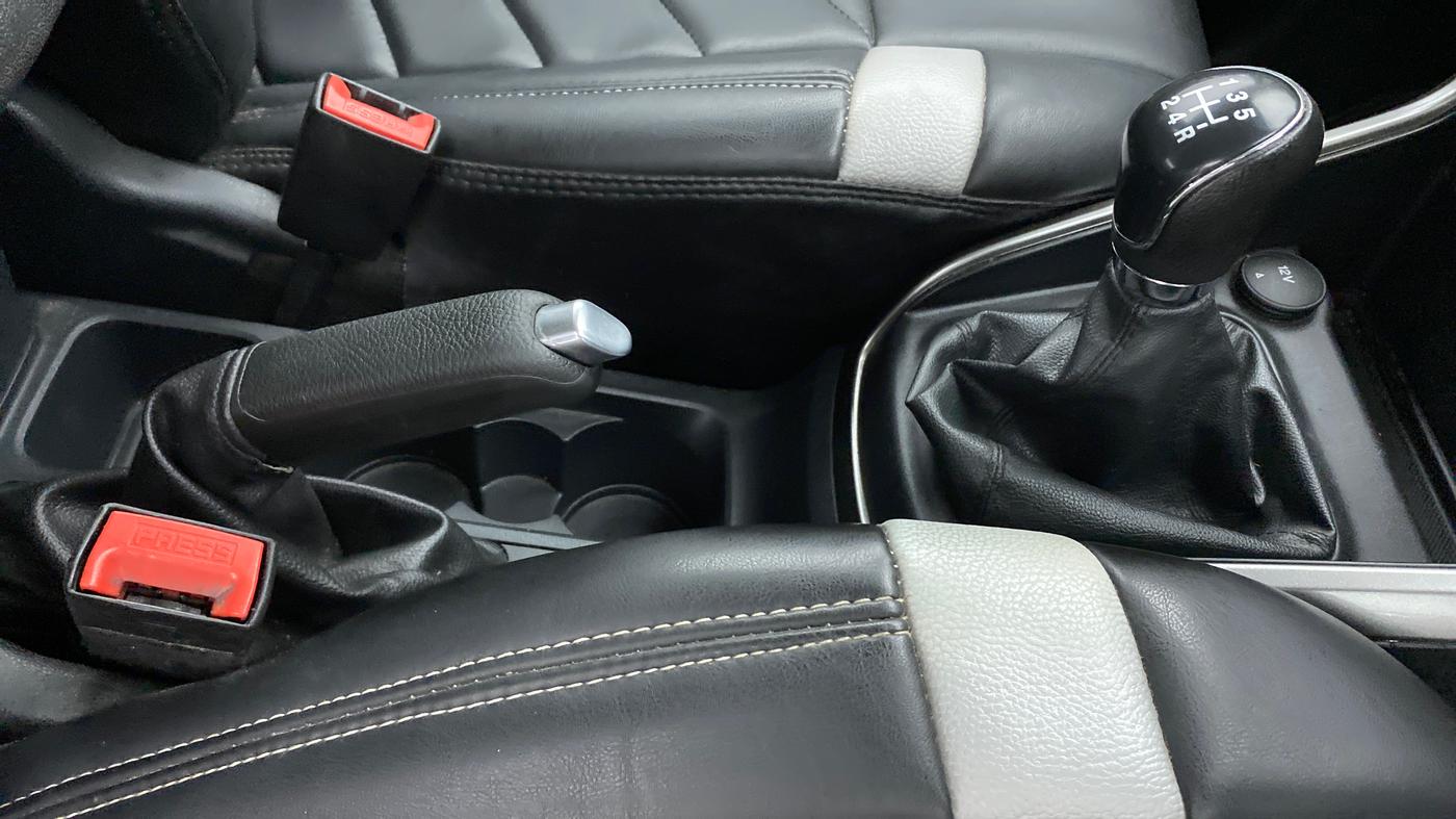 2019 Ford Ecosport TITANIUM + 1.5L DIESEL, Diesel, Manual, 1,08,632 km, Gear Lever