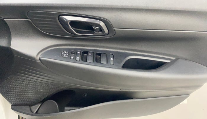 2020 Hyundai NEW I20 SPORTZ 1.2 MT, Petrol, Manual, 4,178 km, Driver Side Door Panels Control