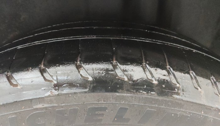 2019 Maruti Ciaz ALPHA  AT 1.5 SHVS PETROL, Petrol, Automatic, 94,150 km, Left Rear Tyre Tread