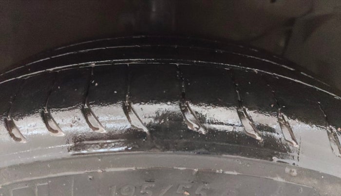 2019 Maruti Ciaz ALPHA  AT 1.5 SHVS PETROL, Petrol, Automatic, 94,150 km, Right Front Tyre Tread