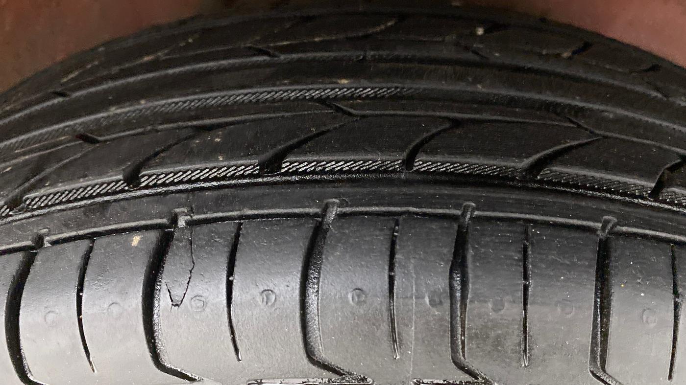 2011 Maruti Alto K10 VXI P, Petrol, Manual, Right Front Tyre Tread