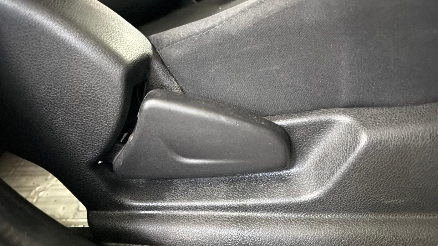 2017 Renault Kwid RXT 0.8, Petrol, Manual, 36,563 km, Driver Side Adjustment Panel