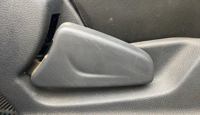 2016 Renault Kwid RXT 0.8, Petrol, Manual, 71,594 km, Driver Side Adjustment Panel