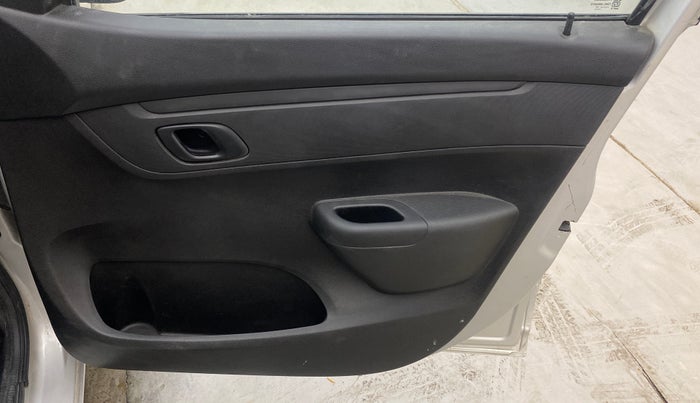 2017 Renault Kwid RXT 0.8, Petrol, Manual, 65,470 km, Driver Side Door Panels Control