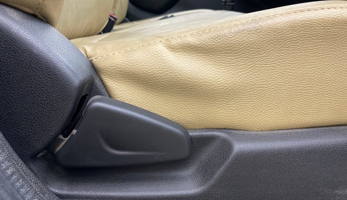 2017 Renault Kwid RXT 0.8, Petrol, Manual, 65,470 km, Driver Side Adjustment Panel