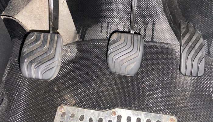 2017 Renault Kwid RXT 0.8, Petrol, Manual, 65,470 km, Pedals