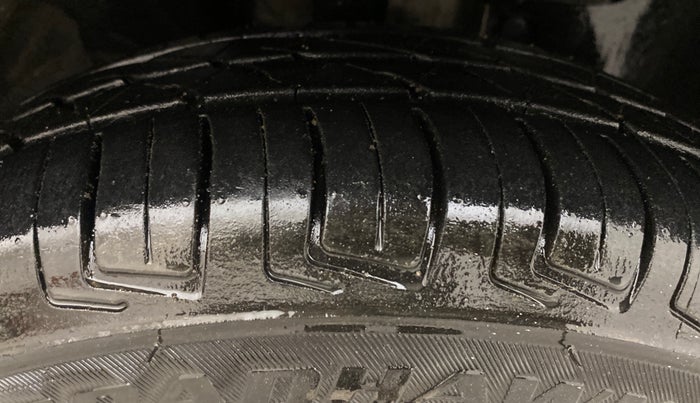 2017 Renault Kwid RXT 0.8, Petrol, Manual, 65,470 km, Right Front Tyre Tread