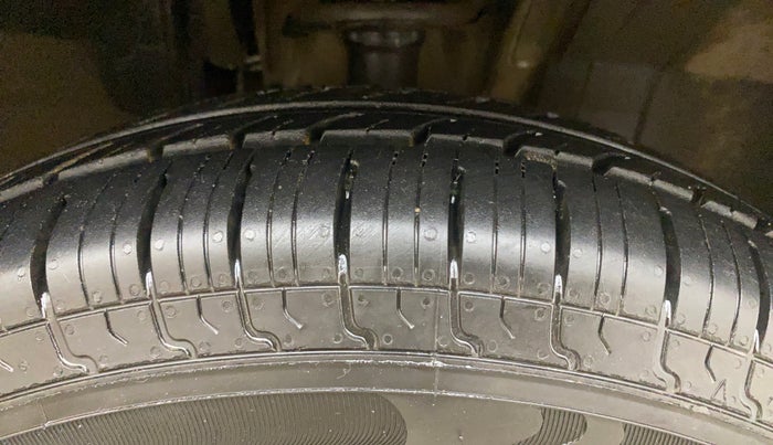 2021 Renault TRIBER RXT, Petrol, Manual, 49,232 km, Right Front Tyre Tread