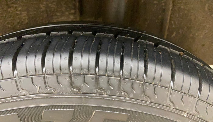 2021 Renault TRIBER RXT, Petrol, Manual, 49,232 km, Left Rear Tyre Tread