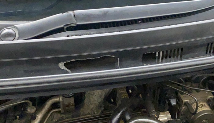 2015 Hyundai Elite i20 ASTA 1.2, Petrol, Manual, 71,990 km, Bonnet (hood) - Cowl vent panel has minor damage