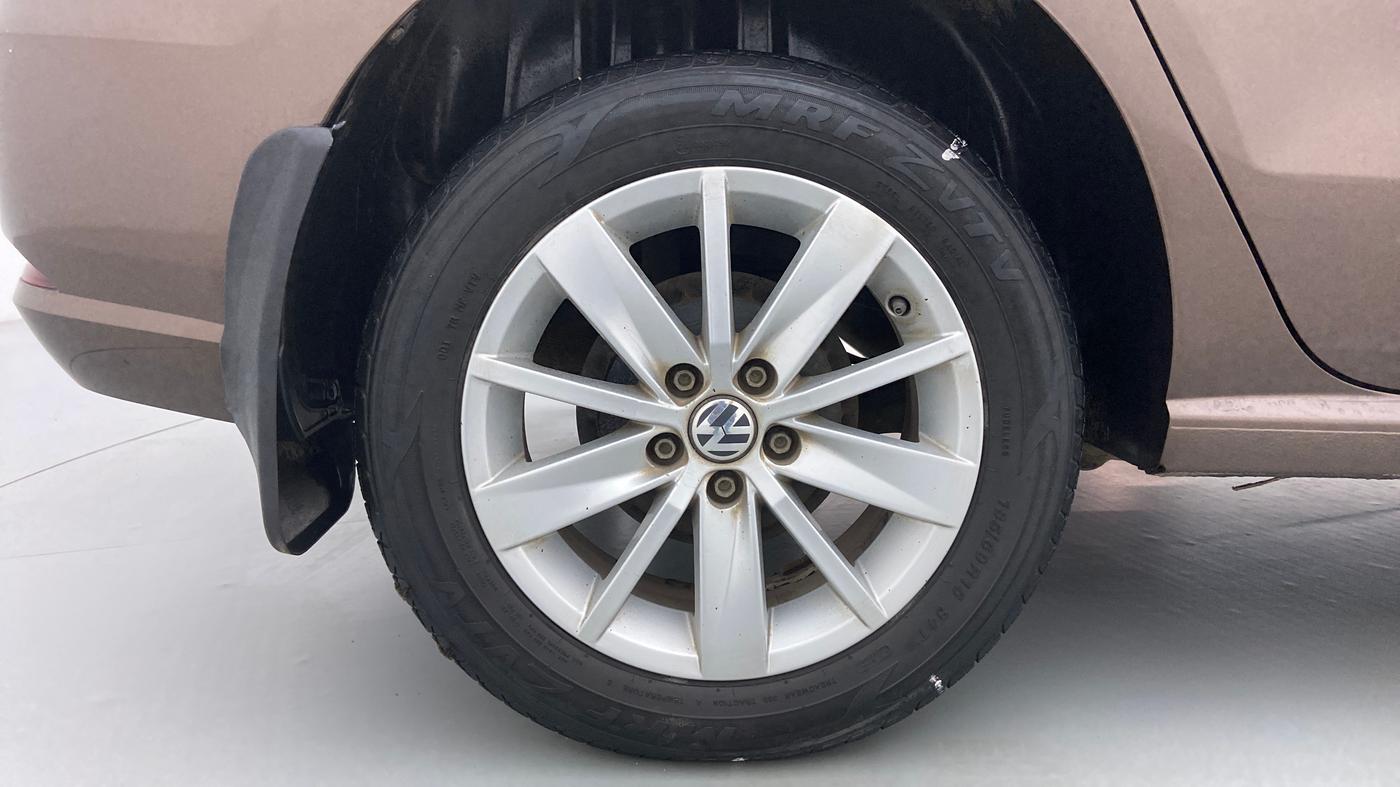 2016 Volkswagen Ameo HIGHLINE 1.2, Petrol, Manual, 30,483 km, Right Rear Wheel