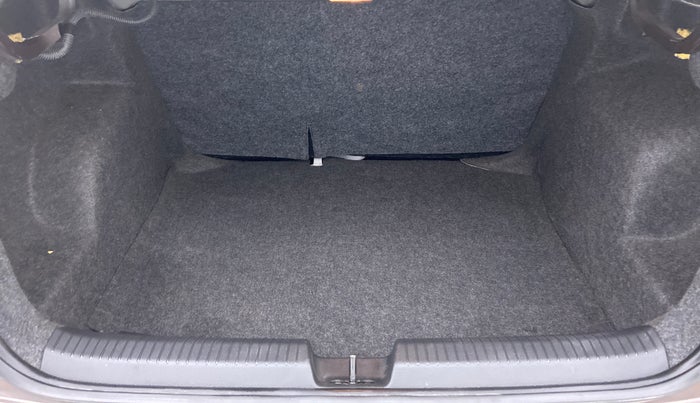 2016 Volkswagen Ameo HIGHLINE 1.2, Petrol, Manual, 30,483 km, Boot Inside