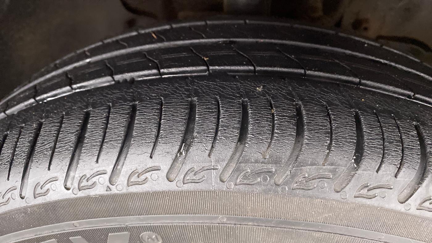 2018 Tata Tiago XT 1.2 REVOTRON, Petrol, Manual, 12,186 km, Right Front Tyre Tread