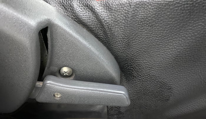 2016 Maruti Alto 800 LXI, CNG, Manual, 38,124 km, Driver Side Adjustment Panel