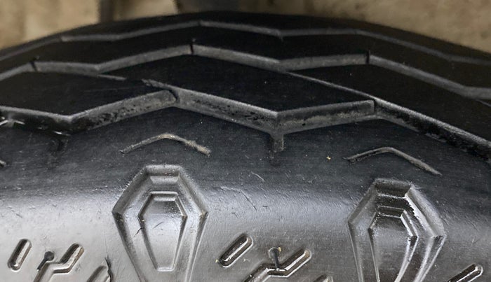 2016 Maruti Alto 800 LXI, CNG, Manual, 38,124 km, Right Front Tyre Tread