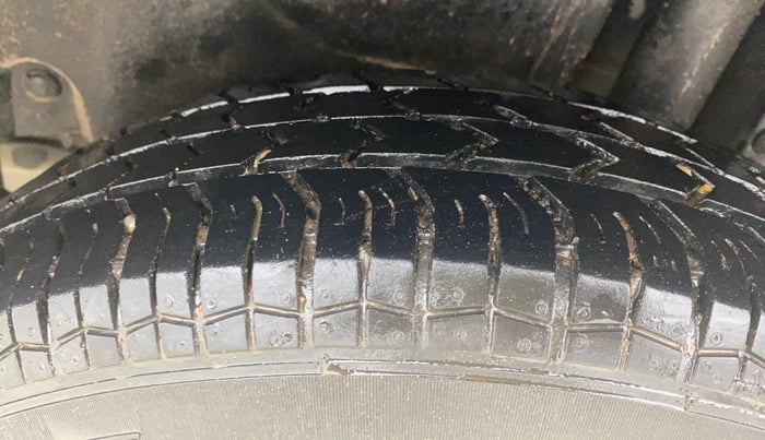 2014 Maruti Swift Dzire VXI, Petrol, Manual, 43,851 km, Left Rear Tyre Tread