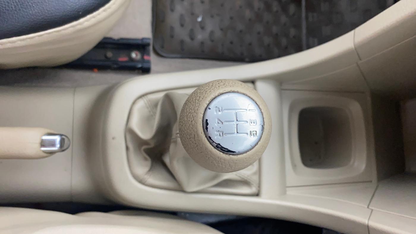 2014 Maruti Swift Dzire VXI, Petrol, Manual, 43,851 km, Gear Lever