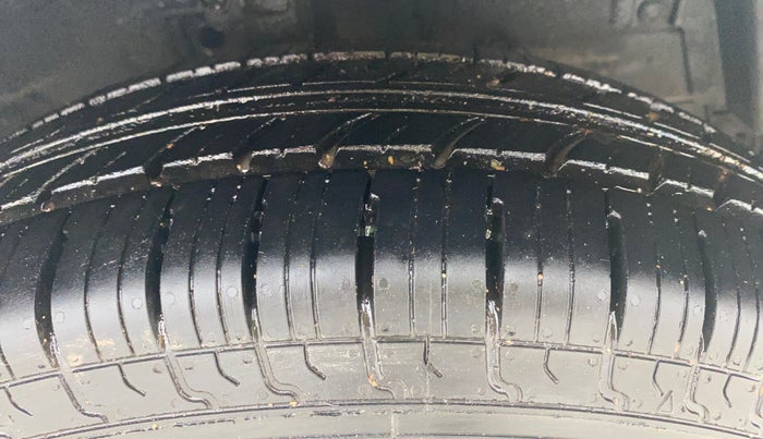 2014 Maruti Swift Dzire VXI, Petrol, Manual, 43,851 km, Right Front Tyre Tread