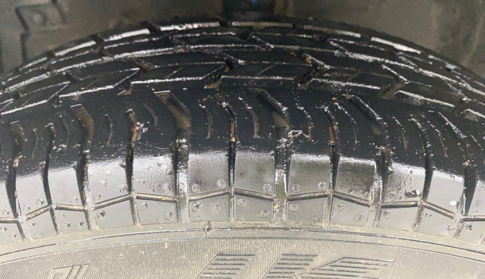 2014 Maruti Swift Dzire VXI, Petrol, Manual, 43,851 km, Left Front Tyre Tread