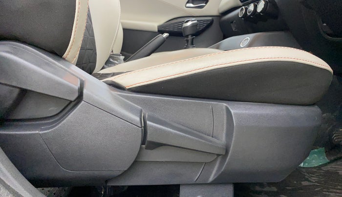 2025 Nissan MAGNITE Tekna B4D 1.0 Petrol MT, Petrol, Manual, 9,264 km, Driver Side Adjustment Panel