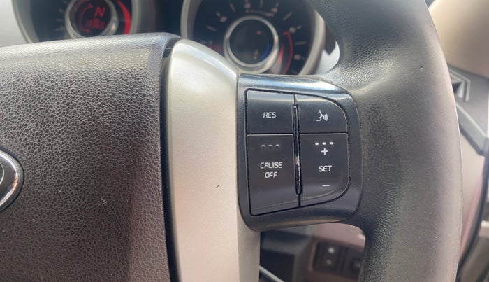 2015 Mahindra XUV500 W6, Diesel, Manual, 1,33,678 km, Adaptive Cruise Control