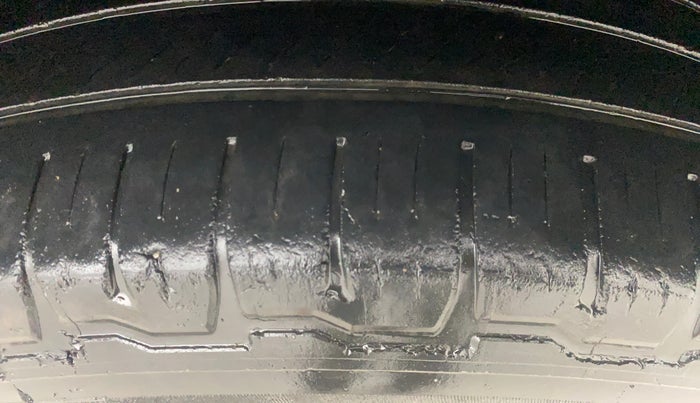 2015 Mahindra XUV500 W6, Diesel, Manual, 1,33,678 km, Left Rear Tyre Tread