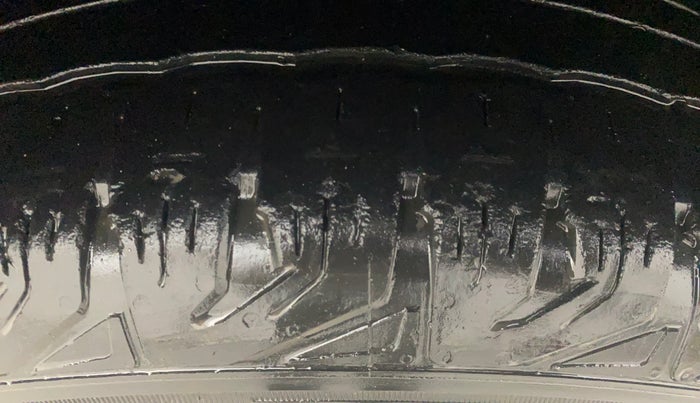 2015 Mahindra XUV500 W6, Diesel, Manual, 1,33,678 km, Right Front Tyre Tread