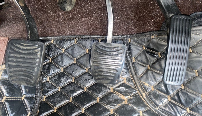 2015 Mahindra XUV500 W6, Diesel, Manual, 1,33,678 km, Pedals