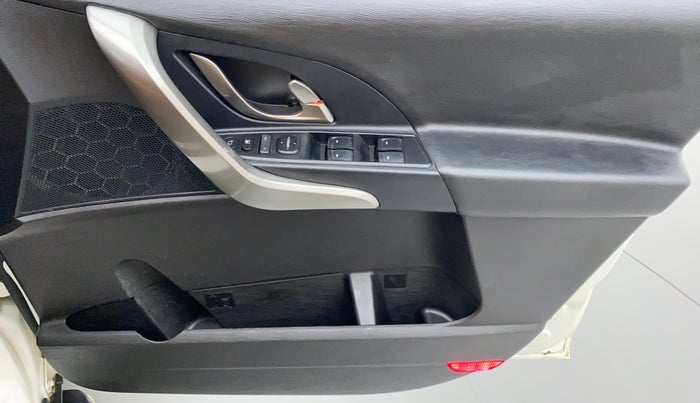 2020 Mahindra XUV500 W9, Diesel, Manual, 36,449 km, Driver Side Door Panels Control