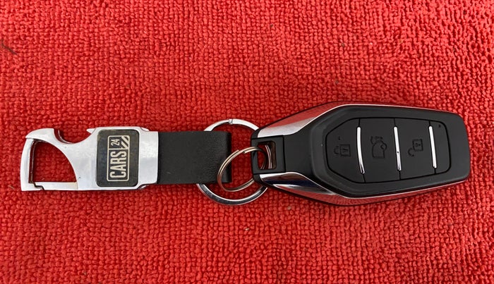 2020 Mahindra XUV500 W9, Diesel, Manual, 36,449 km, Key Close Up