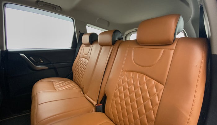 2020 Mahindra XUV500 W9, Diesel, Manual, 36,449 km, Right Side Rear Door Cabin