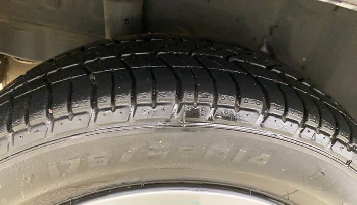 2015 Honda Brio S MT, Petrol, Manual, 49,910 km, Right Rear Tyre Tread