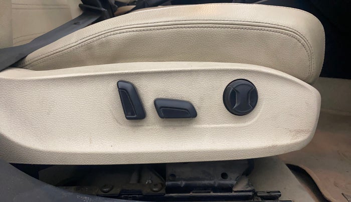 2015 Volkswagen Jetta HIGHLINE TDI AT, Diesel, Automatic, 1,35,517 km, Driver Side Adjustment Panel