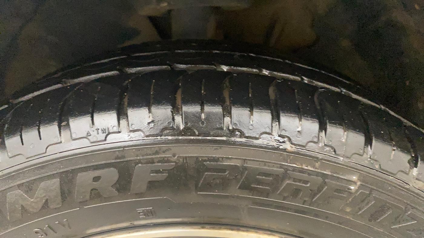 2015 Volkswagen Jetta HIGHLINE TDI AT, Diesel, Automatic, 1,35,517 km, Left Front Tyre Tread