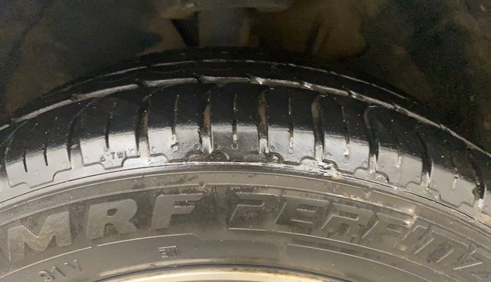 2015 Volkswagen Jetta HIGHLINE TDI AT, Diesel, Automatic, 1,35,517 km, Left Front Tyre Tread