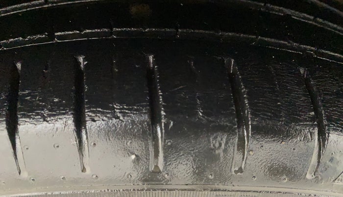 2020 Maruti Baleno ZETA PETROL 1.2, Petrol, Manual, 56,518 km, Right Front Tyre Tread