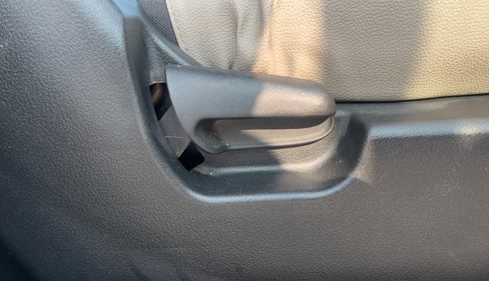 2014 Maruti Wagon R 1.0 LXI, Petrol, Manual, 61,995 km, Driver Side Adjustment Panel