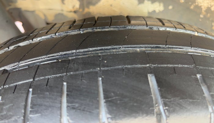 2014 Maruti Wagon R 1.0 LXI, Petrol, Manual, 61,995 km, Right Rear Tyre Tread