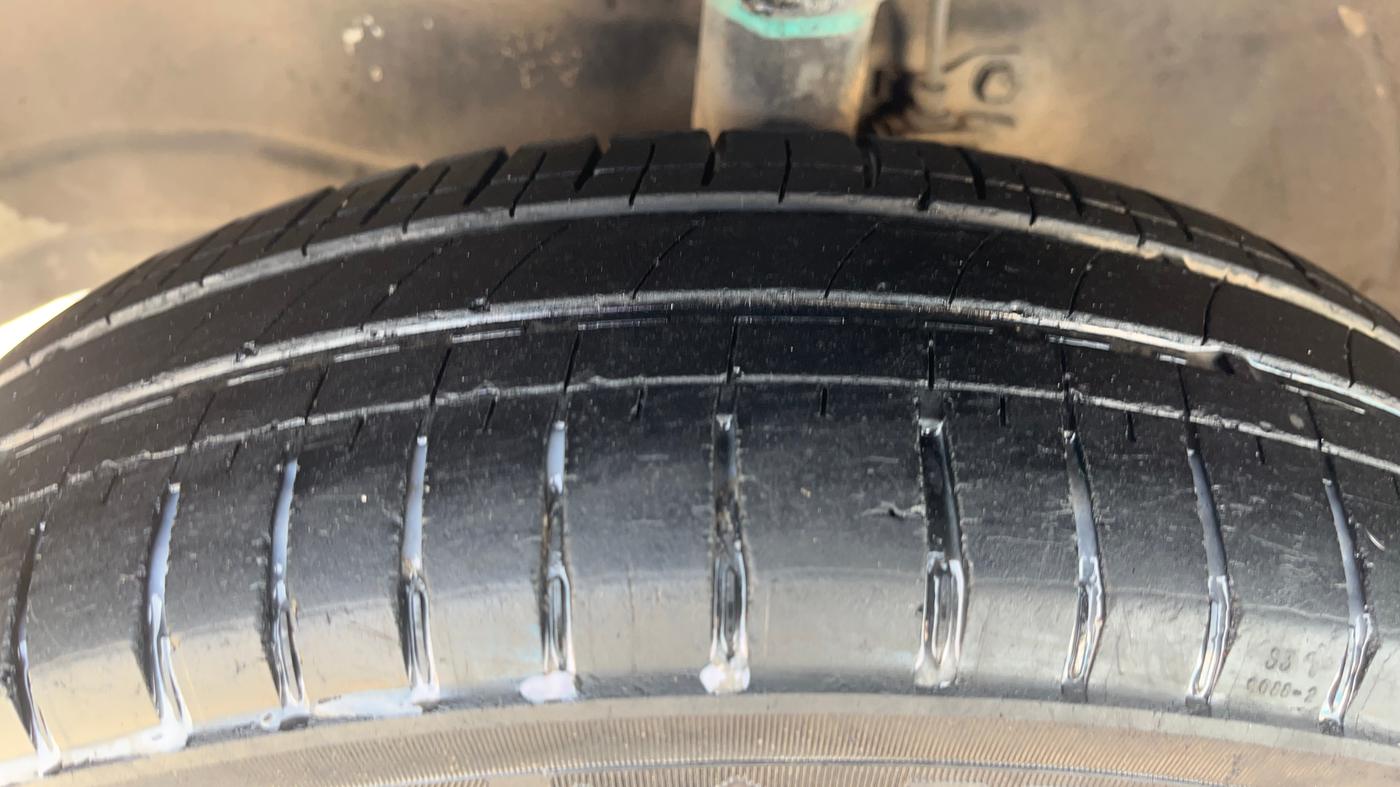 2014 Maruti Wagon R 1.0 LXI, Petrol, Manual, 61,995 km, Left Front Tyre Tread